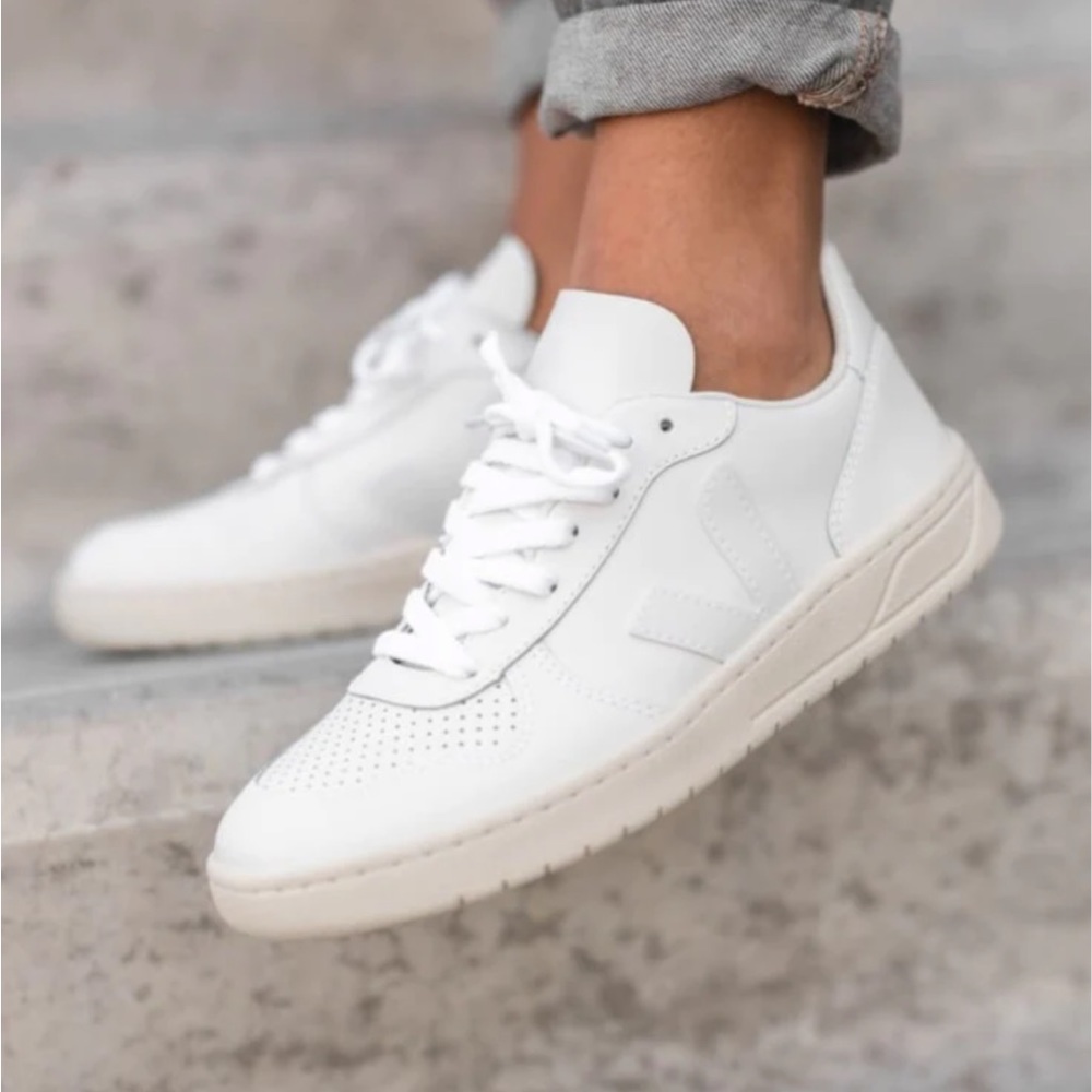 Veja V-10 Sneakers 37